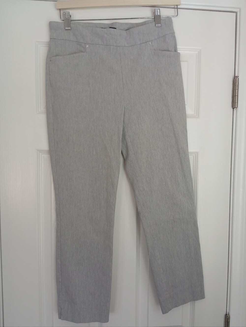 Hilary Radley Light Gray Cropped Pull-On Stretch Pants
